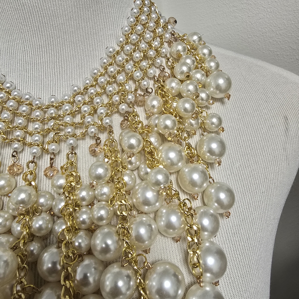Luxurious Gold and Pearl Cascade Necklace - Picture 3 of 3